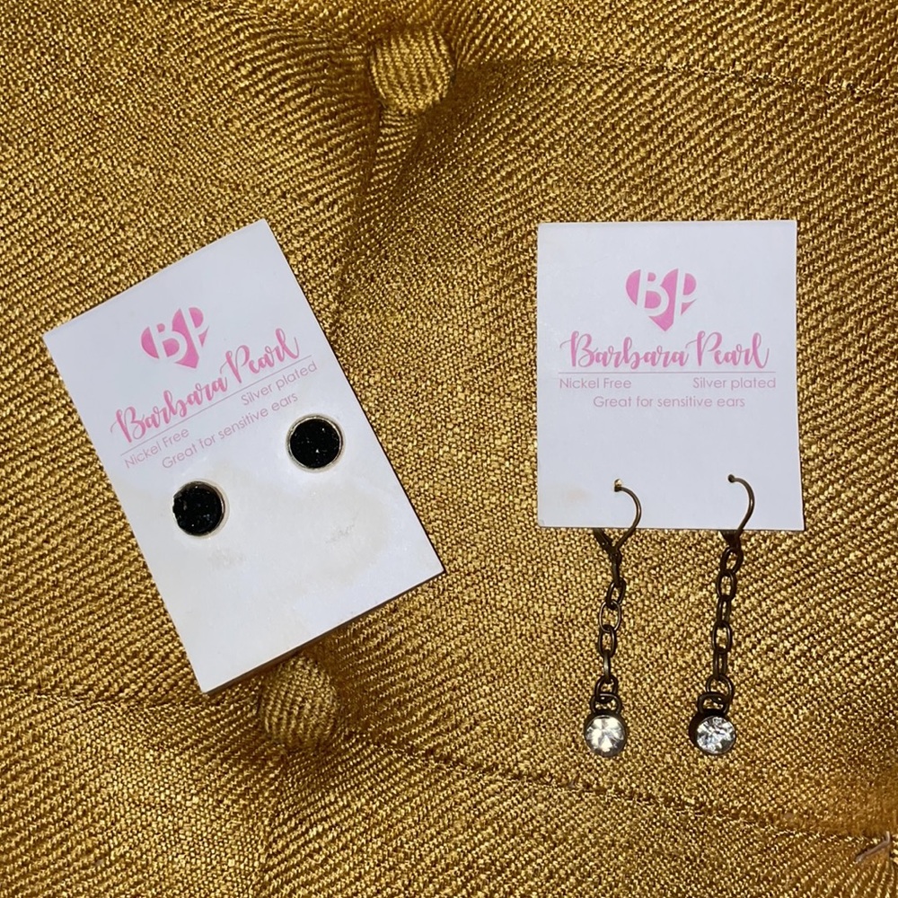 🍍Lot of two sets of earrings NWT